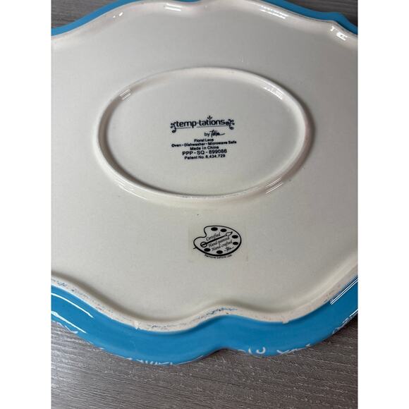 Temp-tations by Tara Oval Baker Dish w Deep Lid Tray Scalloped Blue Floral Lace - Picture 6 of 7